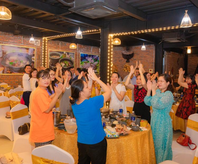 Tập thể A2K40 lớp trung cấp lý luận chính trị đã có chương trình team building và đêm gala dinner đầy màu sắc