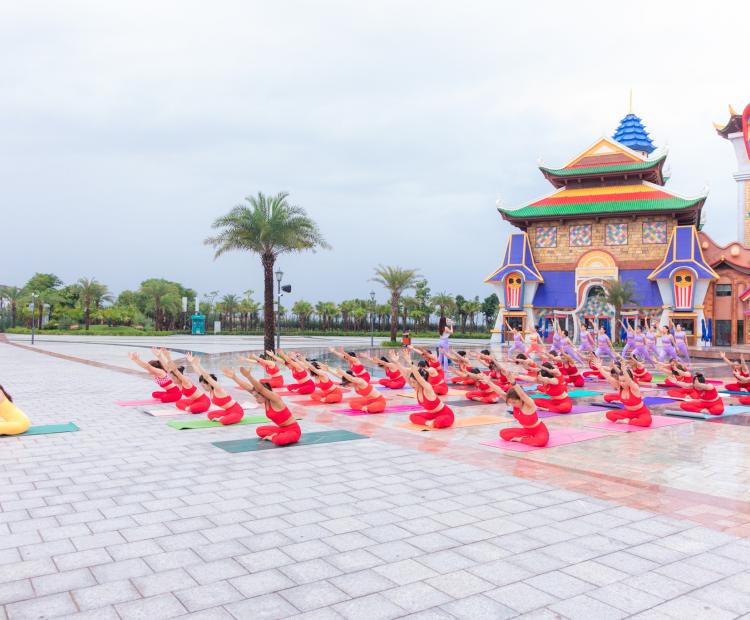 TEAM YOGA LINH TÂY
