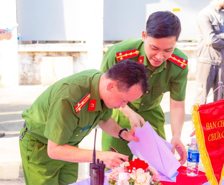 CỤM DOANH NGHIỆP VĨNH NIỆM ĐÃ KẾT HỢP CÙNG LỰC LƯỢNG CẢNH SÁT DIỄN TẬP PHƯƠNG ÁN PHÒNG CHÁY CHỮA CHÁY VÀ CỨU HỘ 2023 